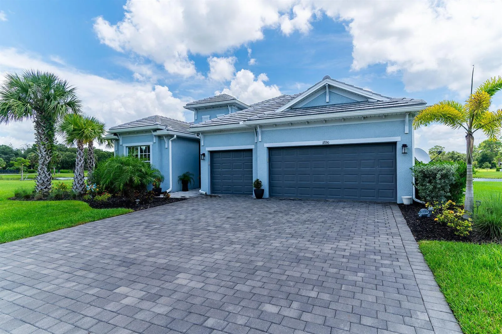 17190 Serengeti Circle, FL 33920 photo 3