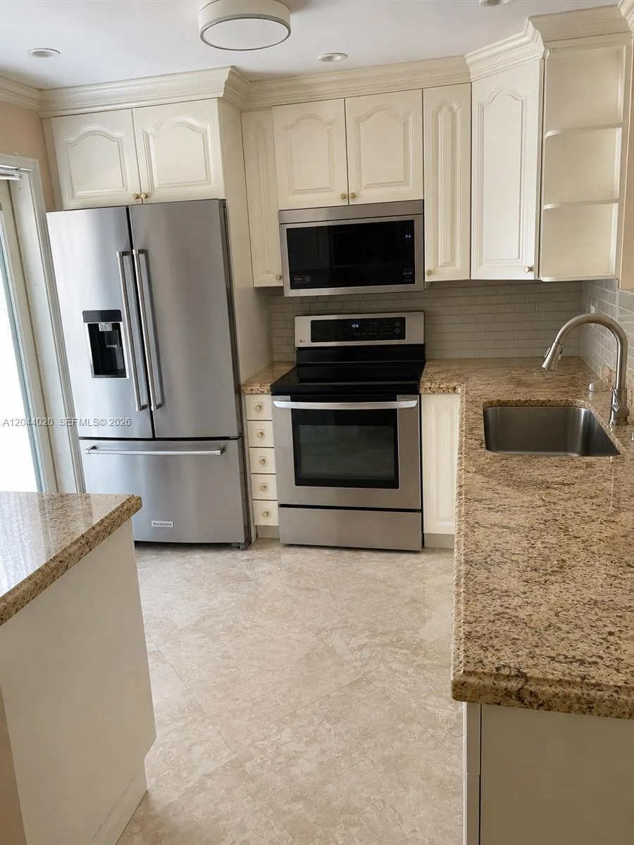 219 NE 14th Ave # 306, Hallandale Beach, FL 33009