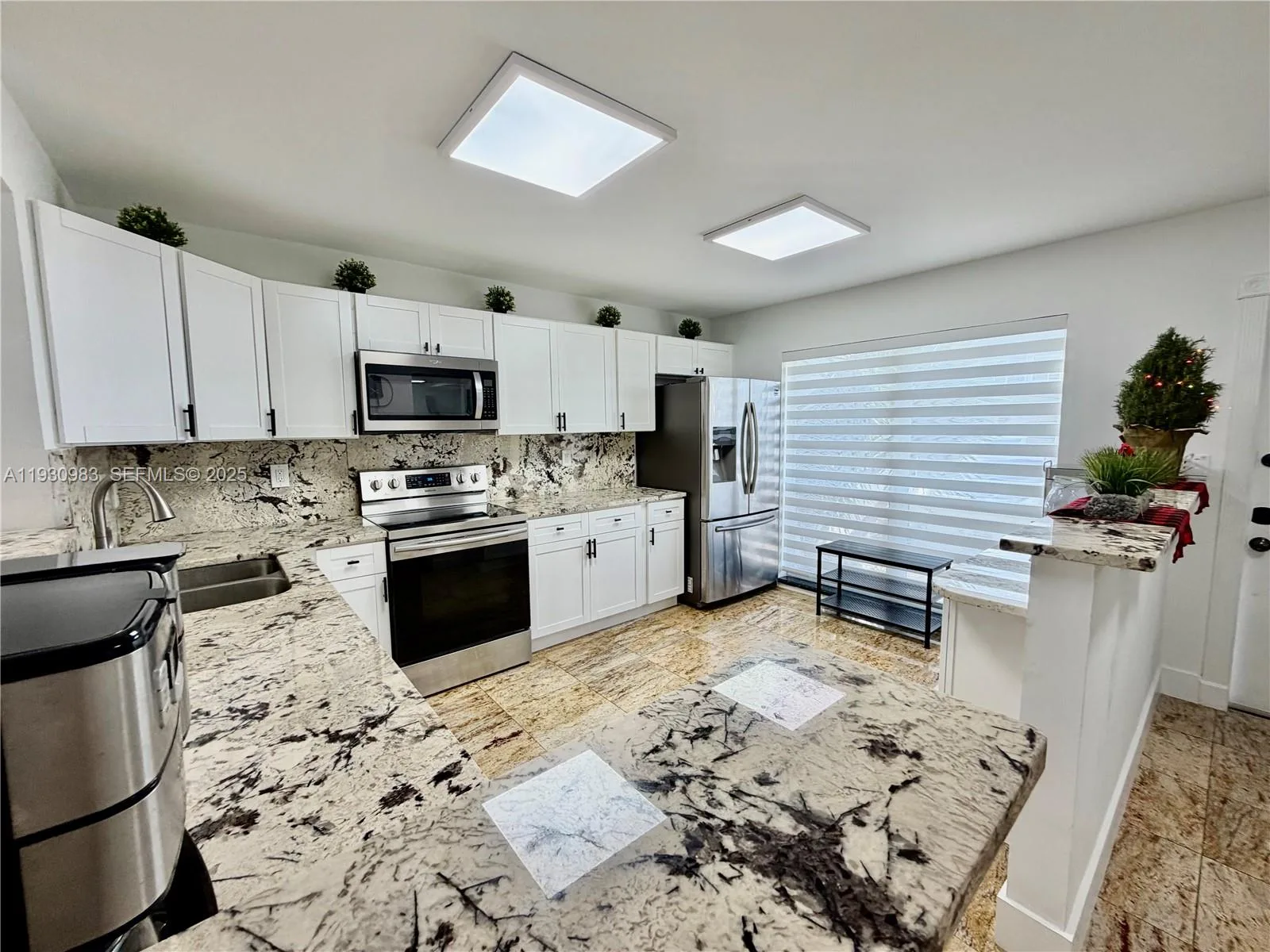 934 NE 27th Ave, Hallandale Beach, FL 33009 photo 11