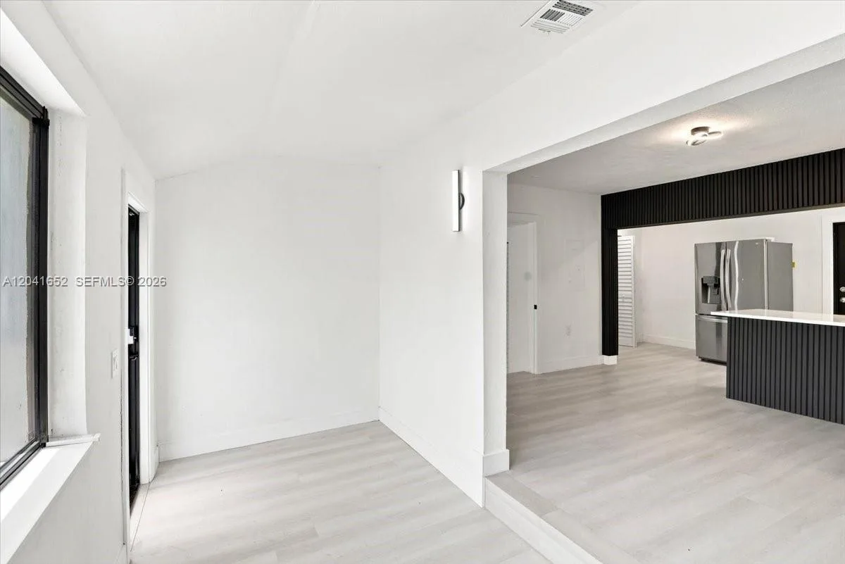 811 NW 65th St, Miami, FL 33150 photo 2
