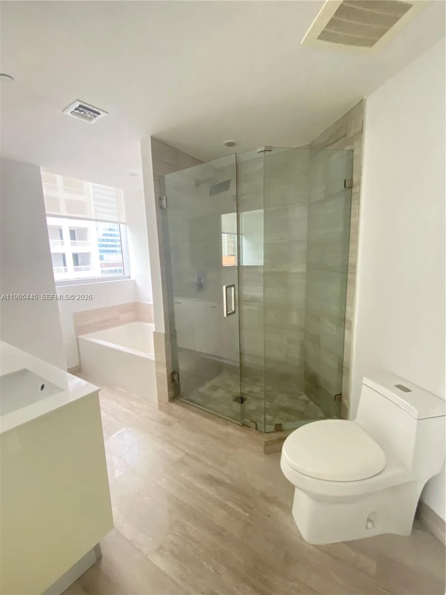1300 Brickell Bay Dr # 1903, Miami, FL 33131 photo 4