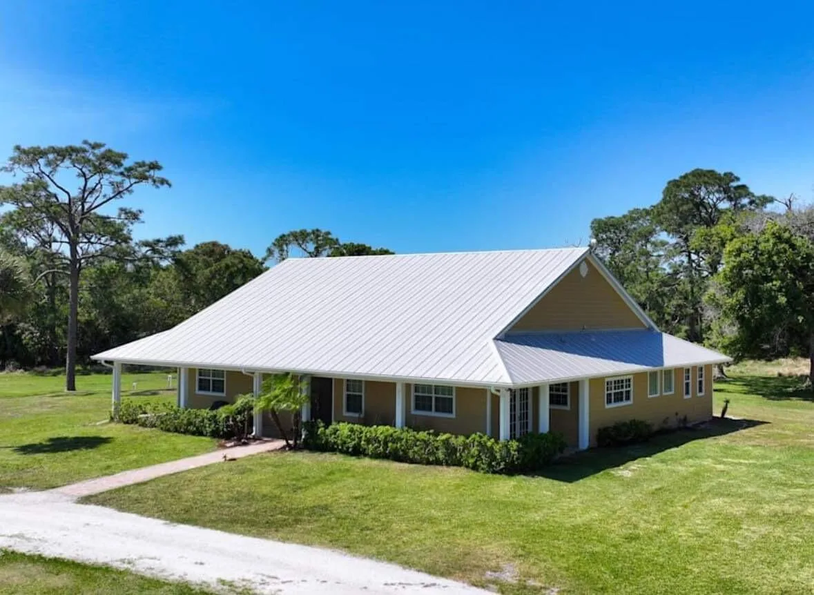 6045 21st Street SW, Vero Beach, FL 32968