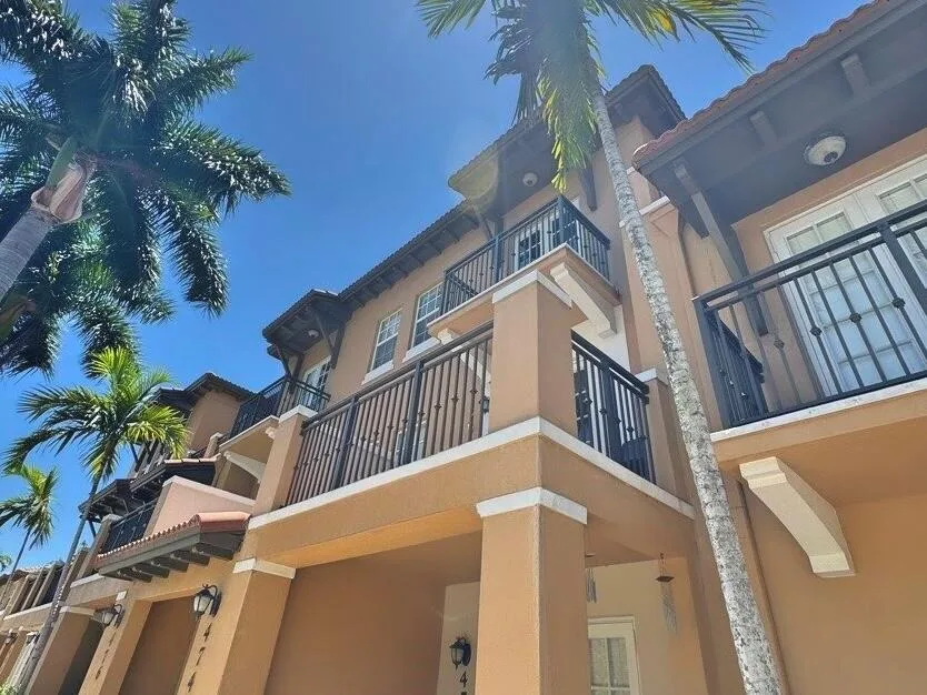 474 SW 147th Avenue, Pembroke Pines, FL 33027