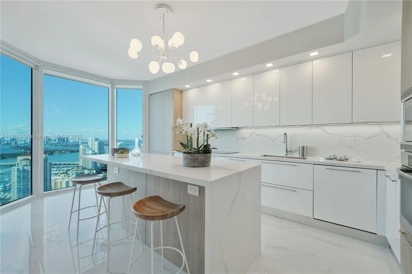 300 S Pointe Dr # 4306, Miami Beach, FL 33139 photo 8