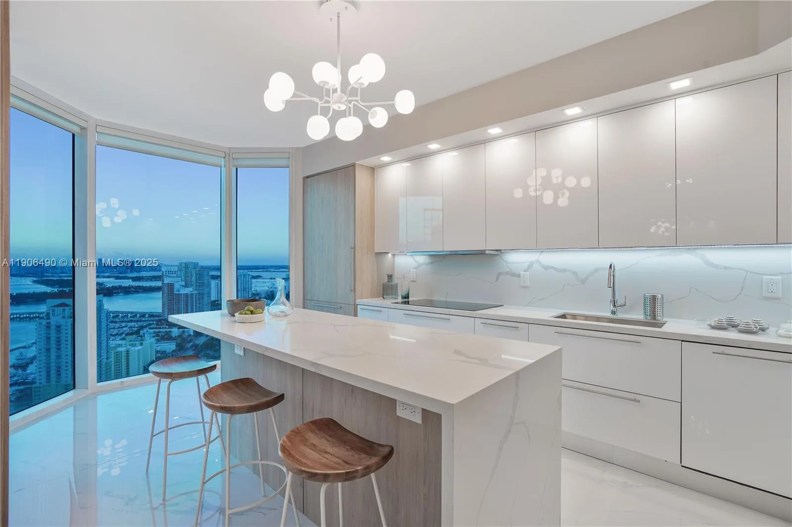 300 S Pointe Dr # 4306, Miami Beach, FL 33139 photo 9