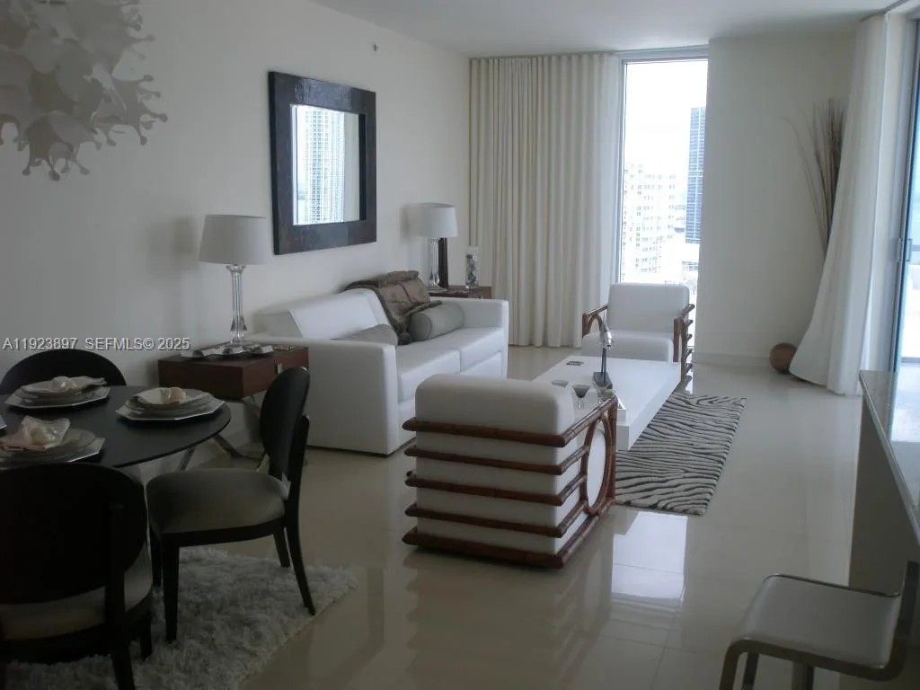 185 SW 7th St # 1612, Miami, FL 33130 photo 2