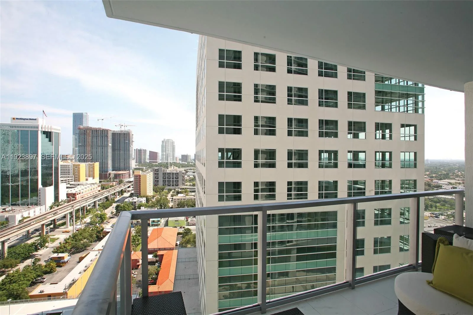 185 SW 7th St # 1612, Miami, FL 33130 photo 3