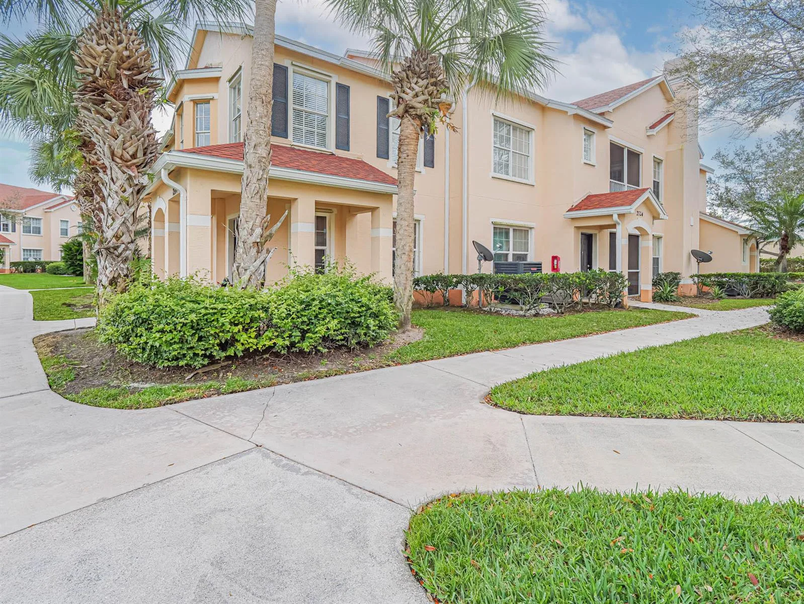 2536 57th Circle, Vero Beach, FL 32966 photo 2