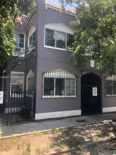 125 NW 7th Ave # 1, Miami, FL 33128