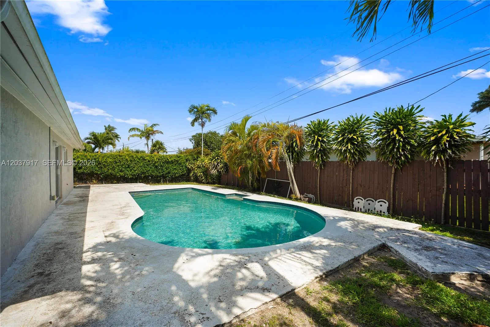 10501 SW 53rd St, Miami, FL 33165 photo 2