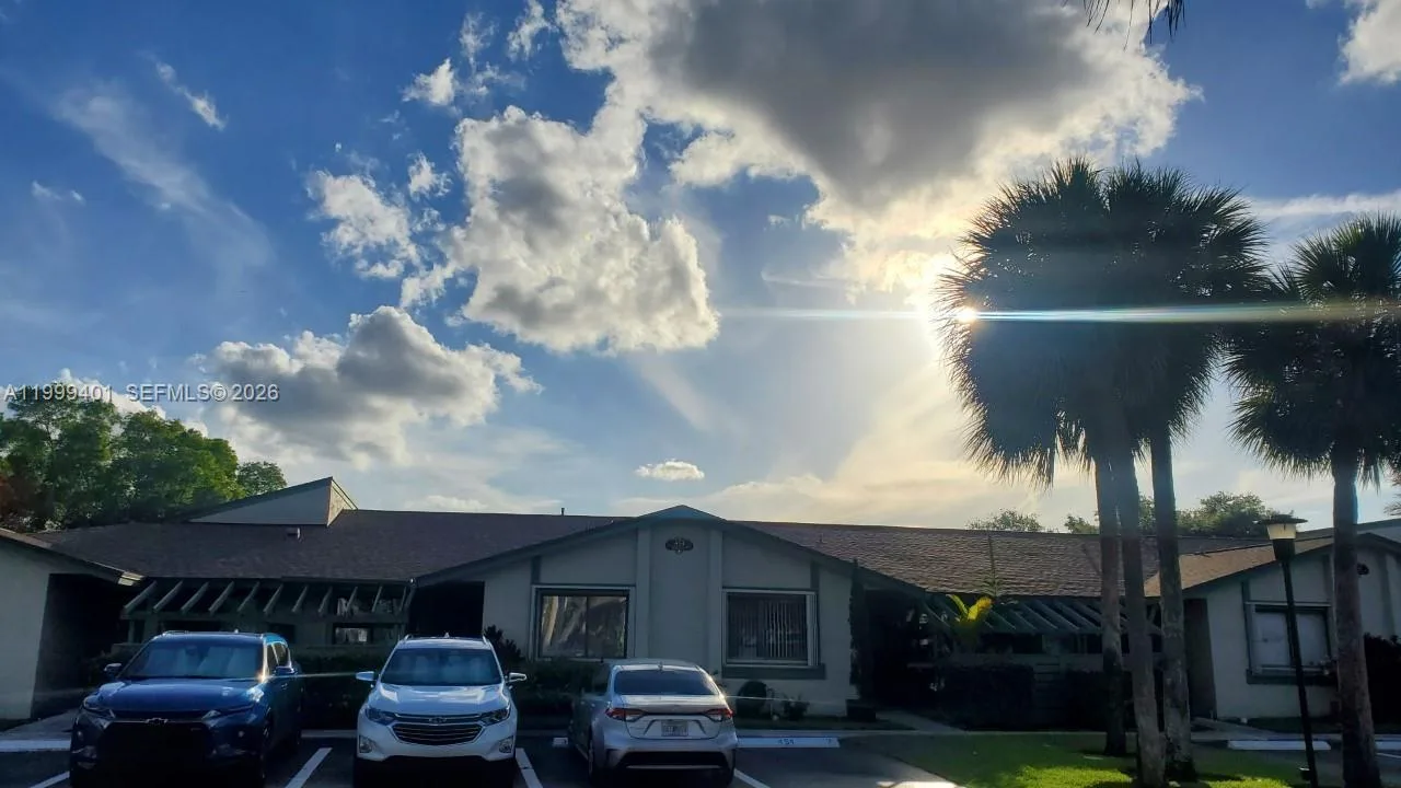 454 Lakeview Dr # 2, Weston, FL 33326