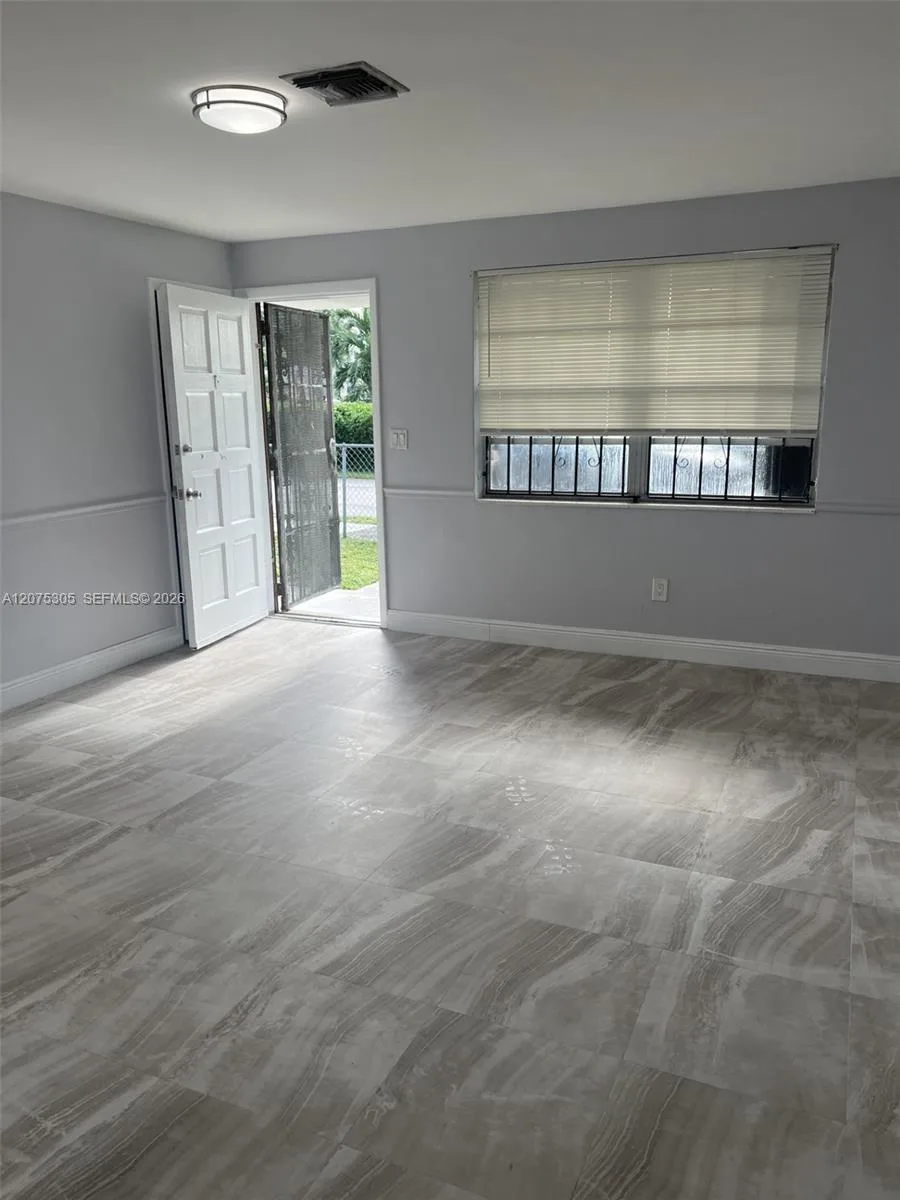 2145 NW 99th Ter # 2145, Miami, FL 33147 — zdjęcie 3