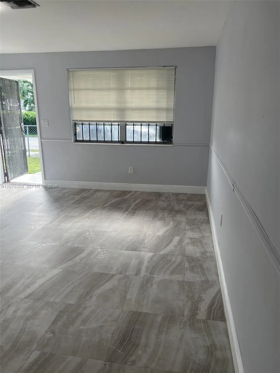 2145 NW 99th Ter # 2145, Miami, FL 33147 — zdjęcie 4