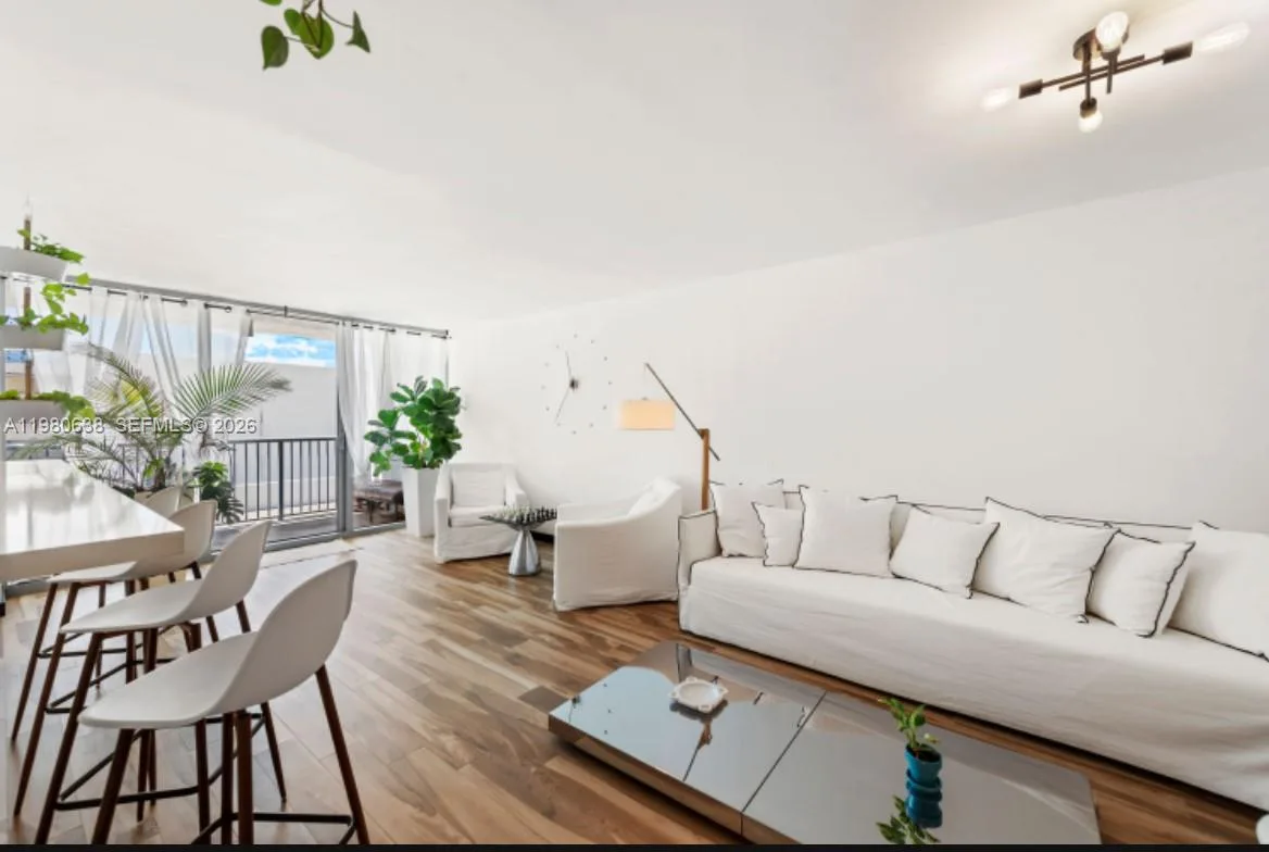 2655 Collins Ave # 504, Miami Beach, FL 33140