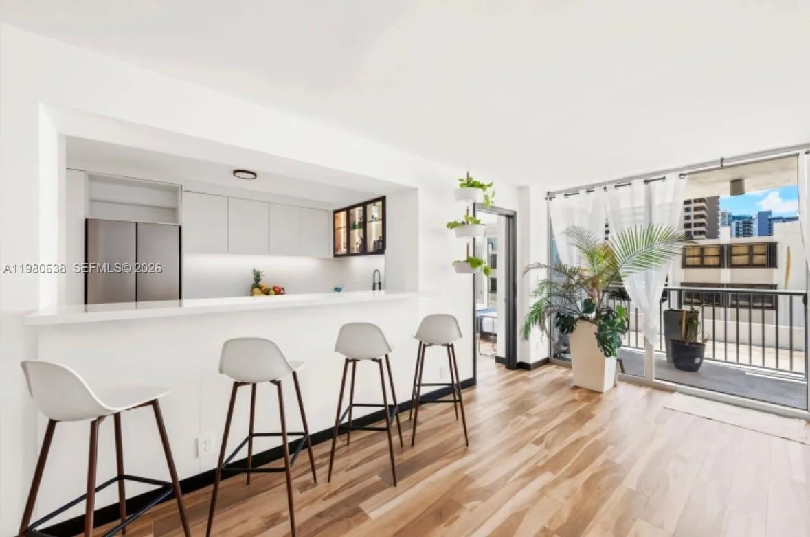 2655 Collins Ave # 504, Miami Beach, FL 33140 photo 2