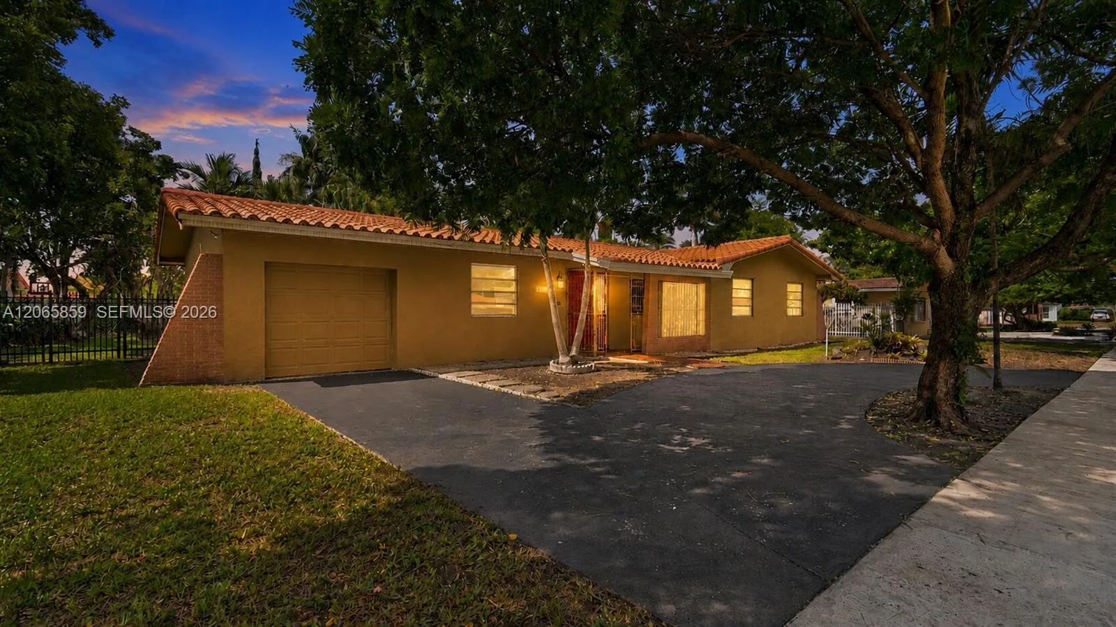 10710 SW 32nd St, Miami, FL 33165
