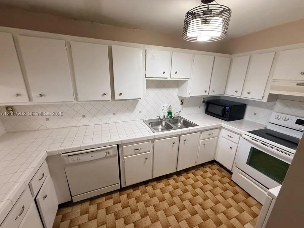 10000 NW 80th Ct # 2361, Hialeah Gardens, FL 33016