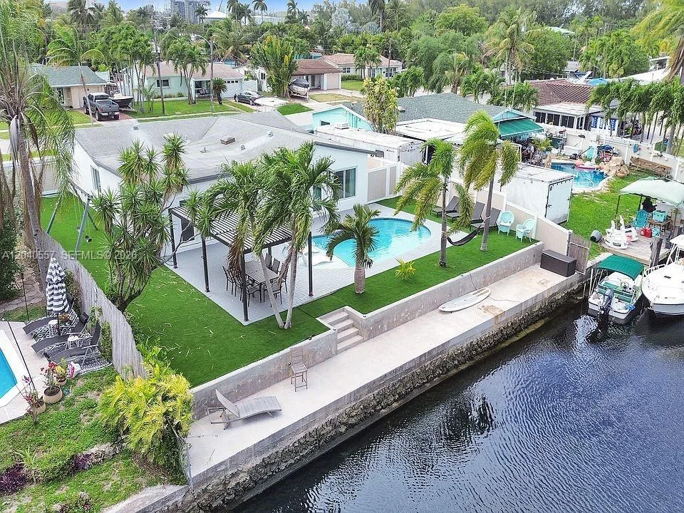4480 SW 34th Dr, Dania Beach, FL 33312