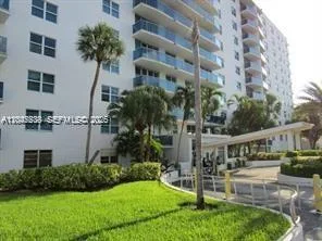 7501 E Treasure Dr # 5J, North Bay Village, FL 33141 photo 2