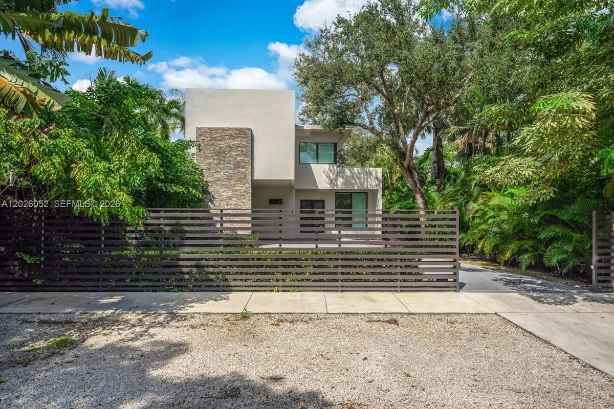 3741 Kumquat Ave, Miami, FL 33133