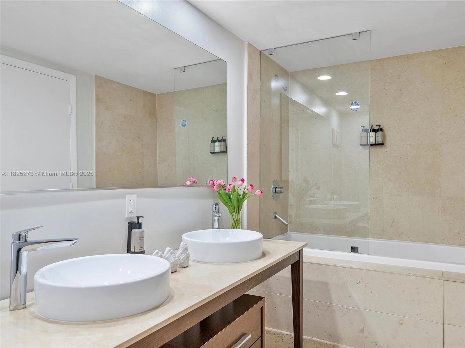 485 Brickell Ave # 2501, Miami, FL 33131 photo 11