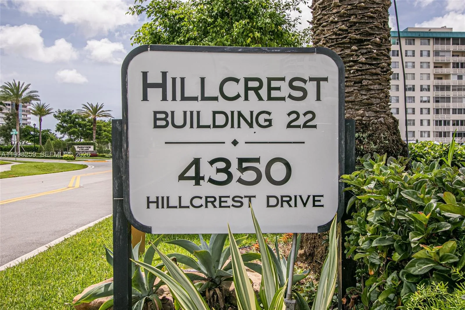 4350 Hillcrest Dr # 303, Hollywood, FL 33021