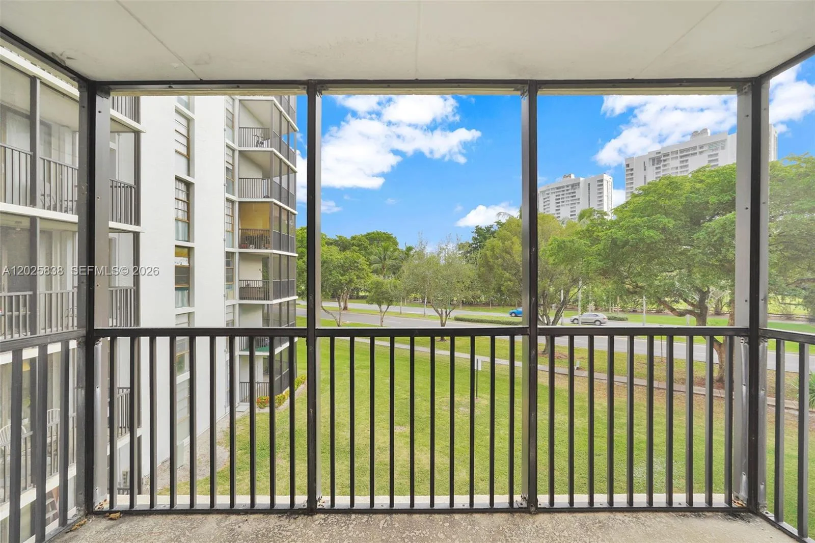 3401 N Country Club Dr # 307, Aventura, FL 33180