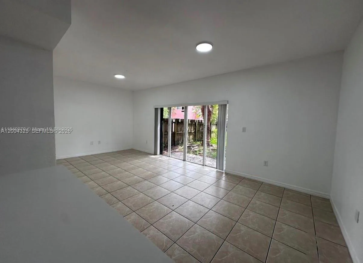 941 SW 6TH PL, Florida City, FL 33034 photo 5