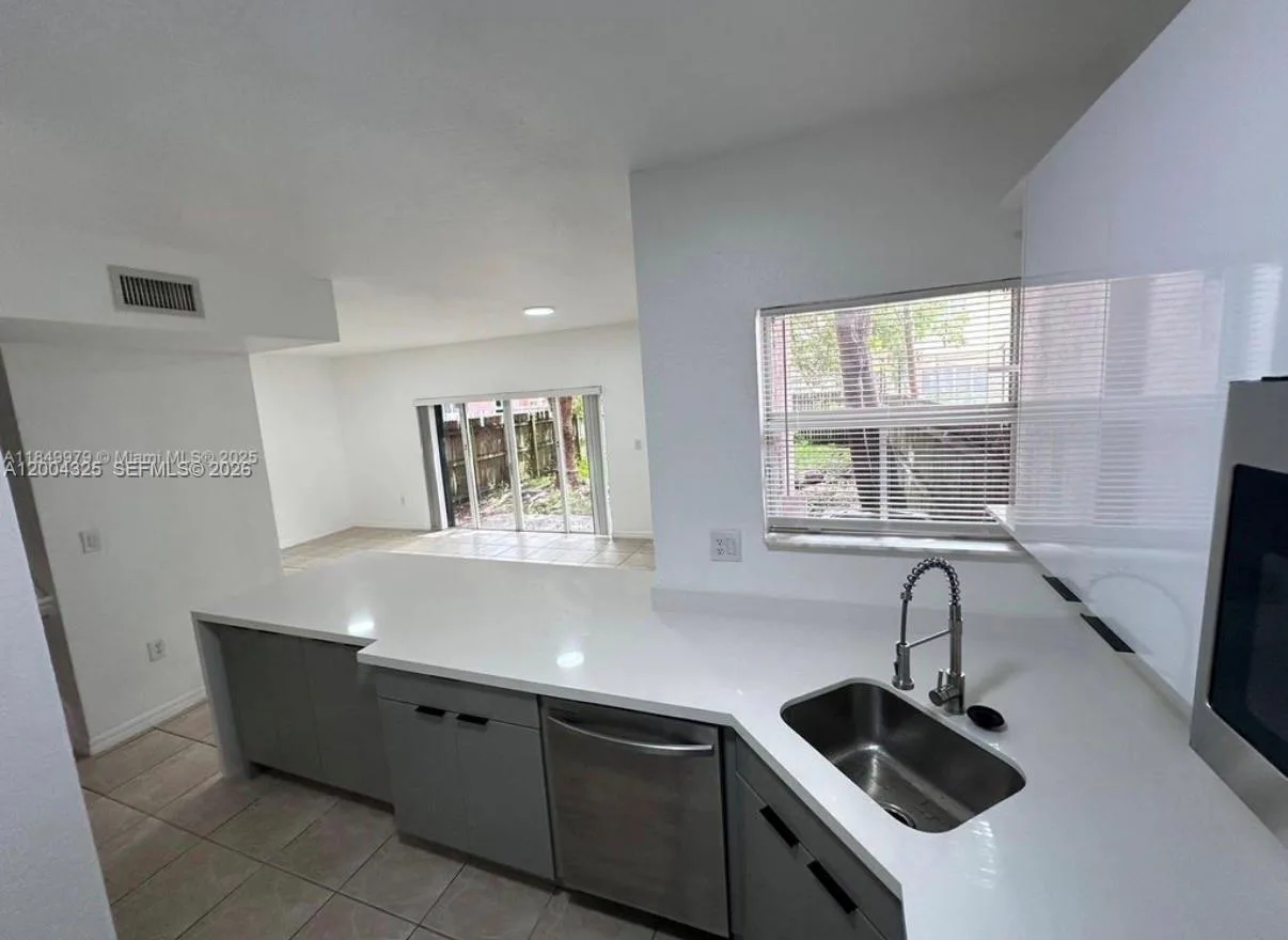 941 SW 6TH PL, Florida City, FL 33034 photo 7