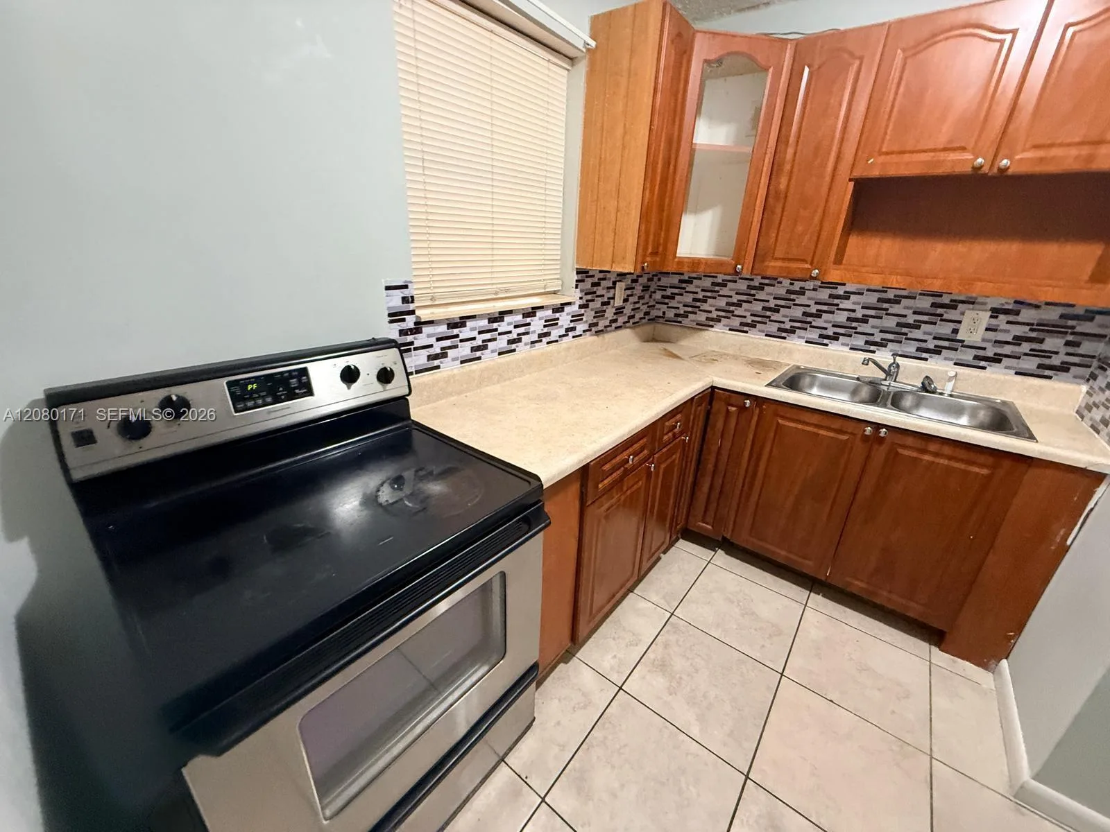 525 W 69th St # 106, Hialeah, FL 33014