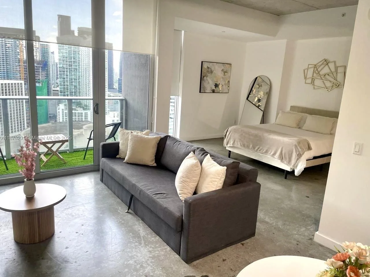 151 SE 1st St # 2807, Miami, FL 33131 photo 2