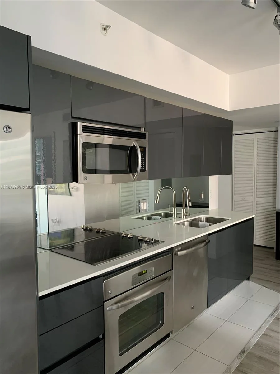 31 SE 6th St # 608, Miami, FL 33131 photo 3
