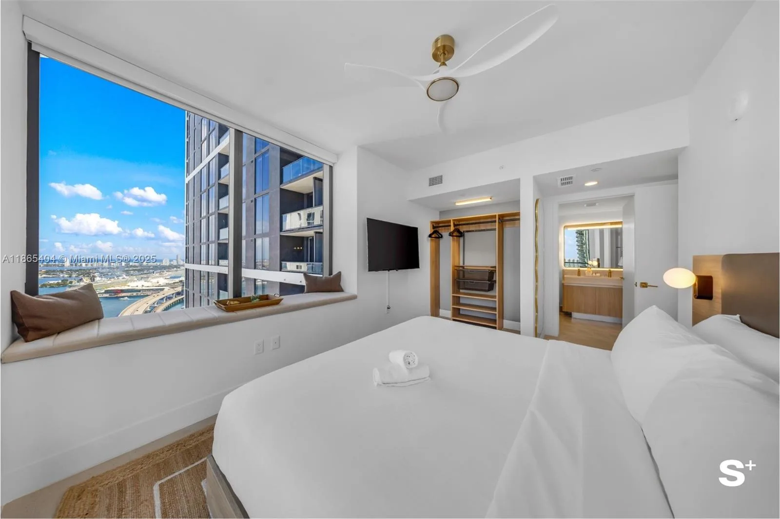 159 NE 6th St # 3601, Miami, FL 33132 photo 2