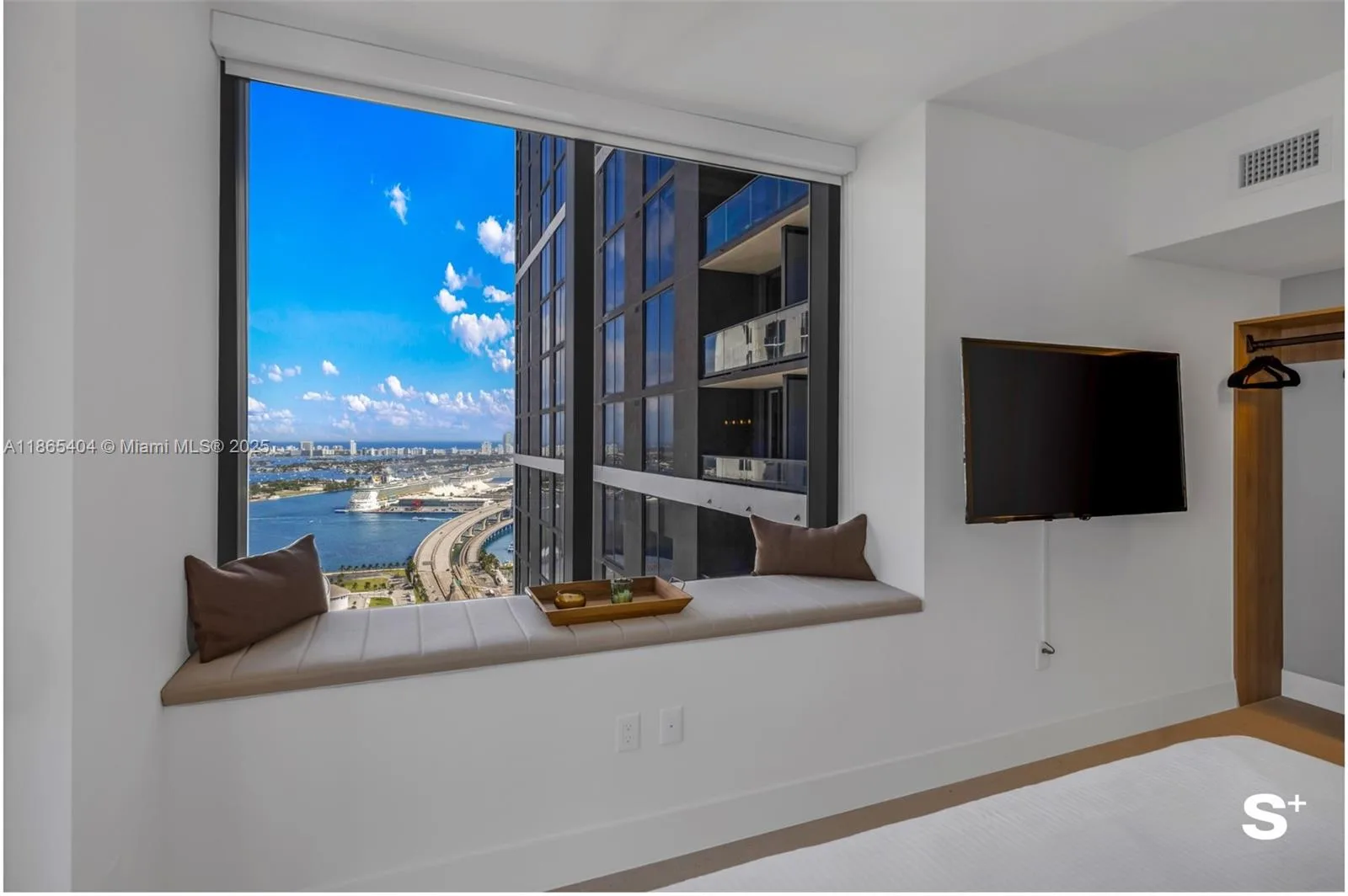 159 NE 6th St # 3601, Miami, FL 33132 photo 4