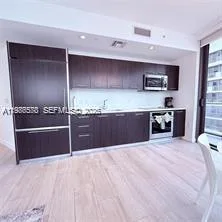 55 SW 9th St # 3903, Miami, FL 33130 photo 4