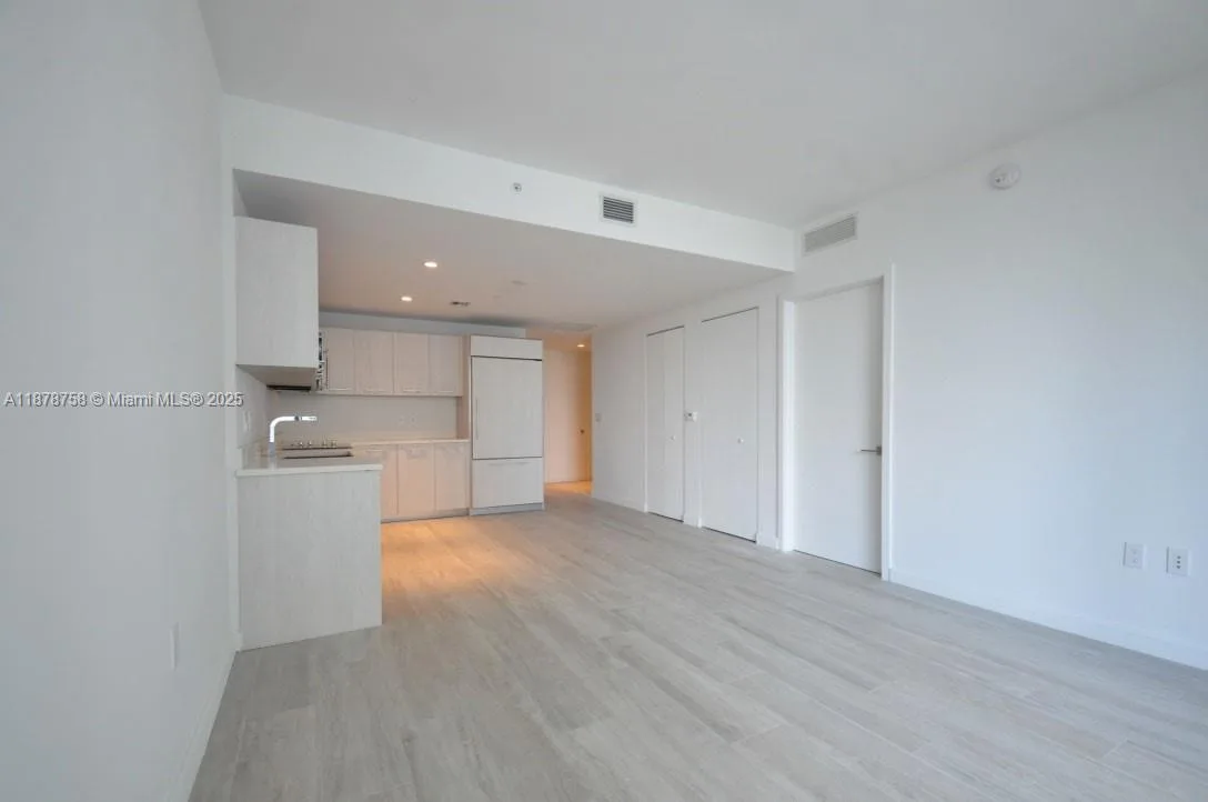 55 SW 9th St # 2810, Miami, FL 33130 photo 10
