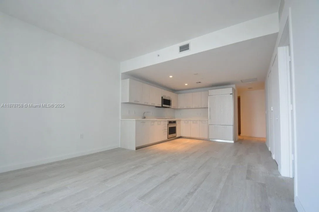 55 SW 9th St # 2810, Miami, FL 33130 photo 3