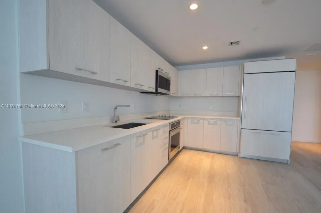 55 SW 9th St # 2810, Miami, FL 33130 photo 4