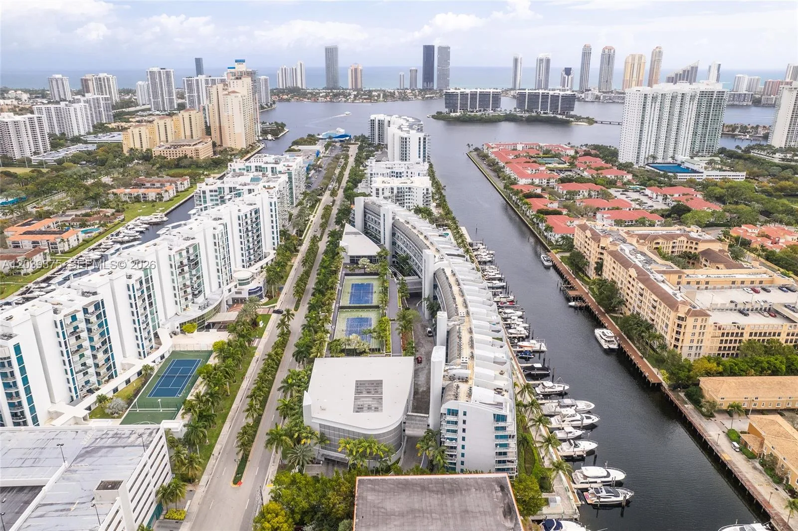 2950 NE 188th St # 303, Aventura, FL 33180