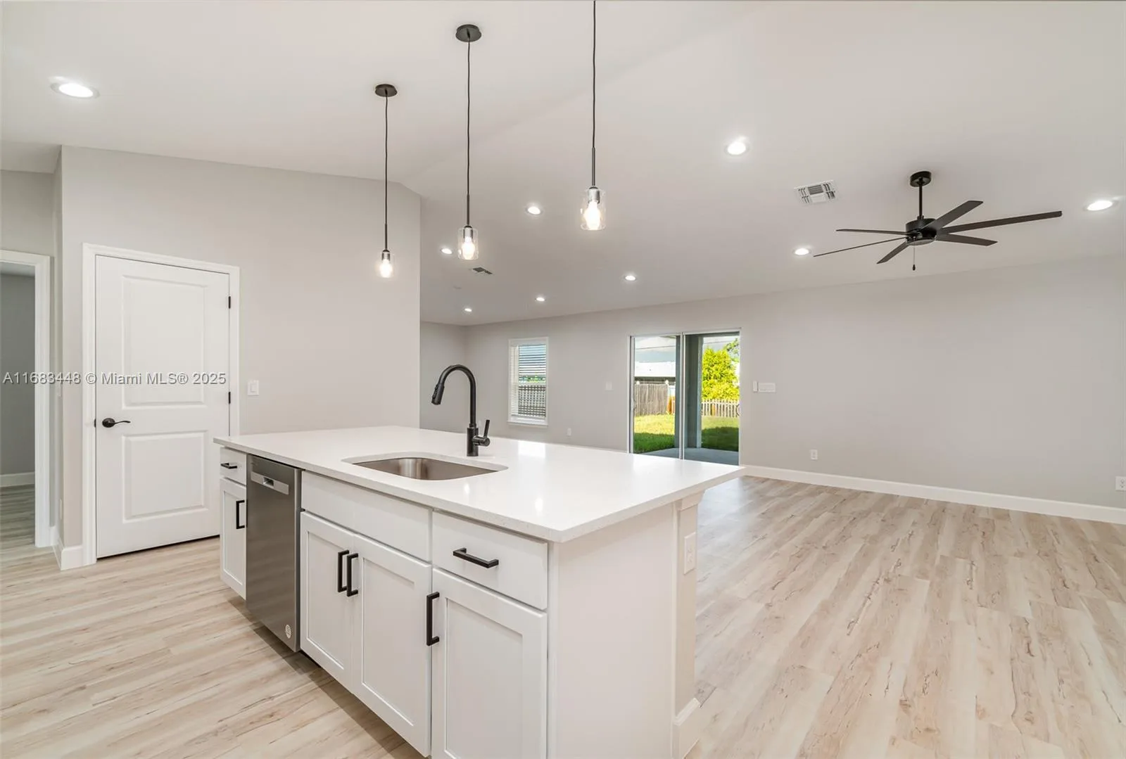 522 NW 7th Ave, Cape Coral, FL 33993 photo 4