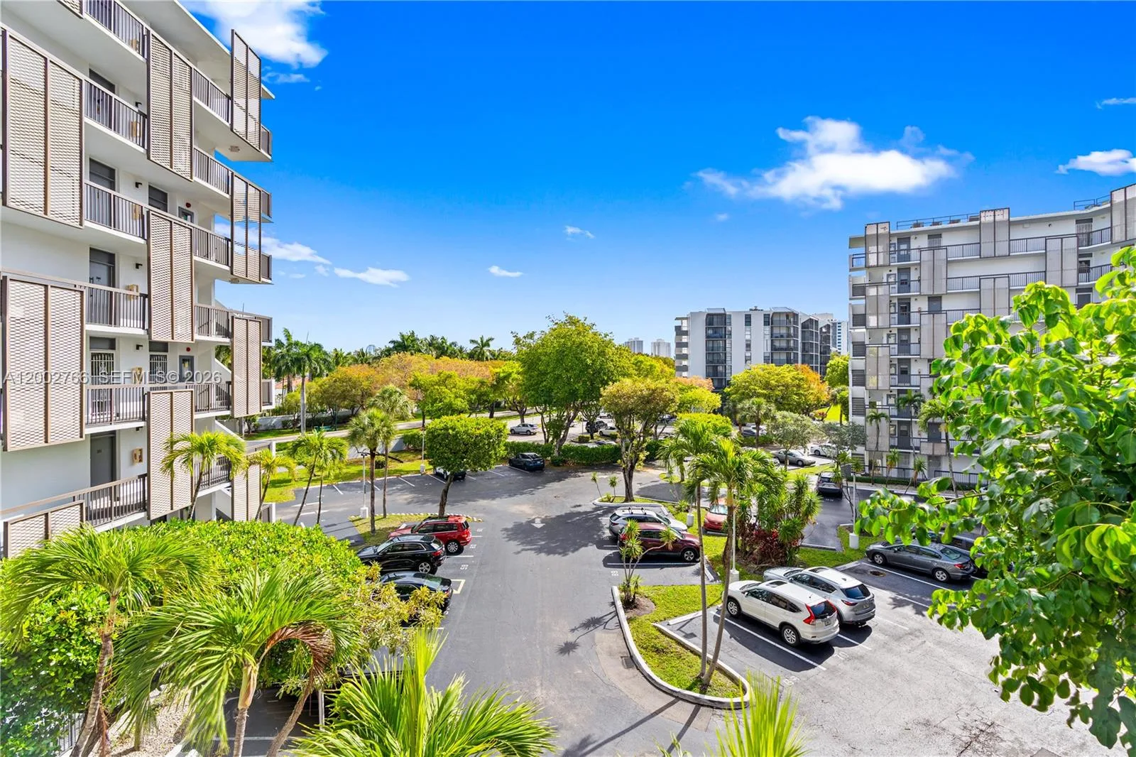 20500 W Country Club Dr # 405, Aventura, FL 33180 photo 2