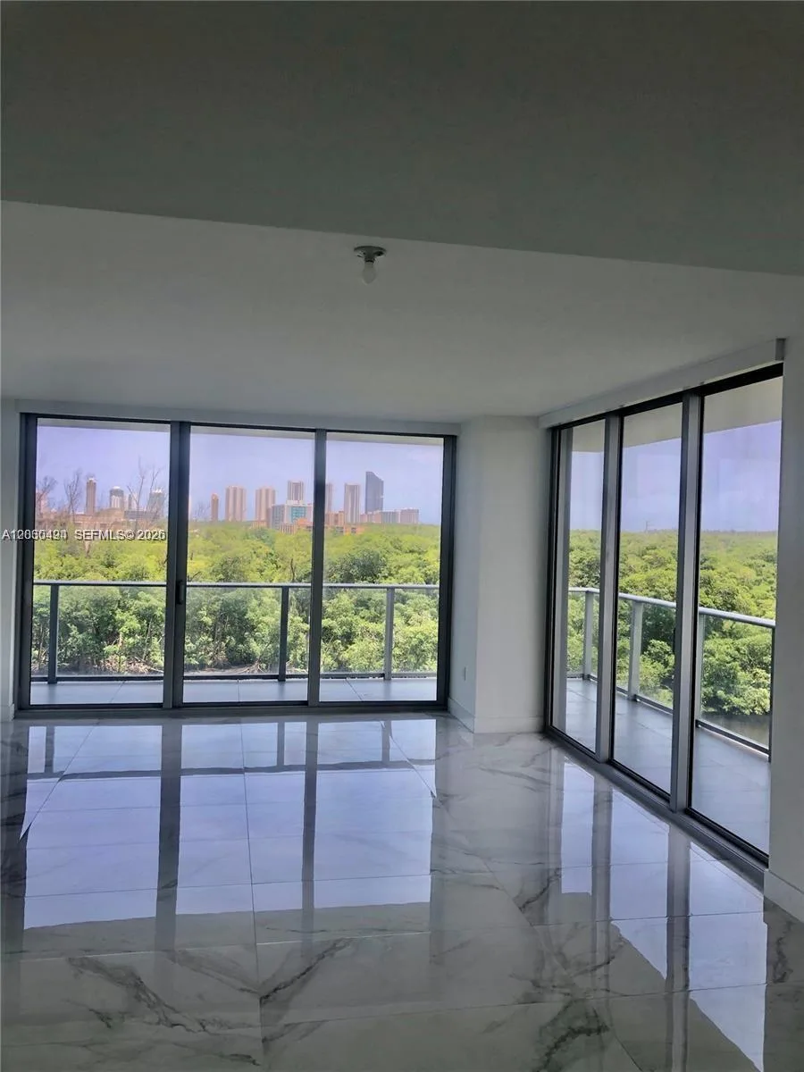 16385 Biscayne Blvd # 621, North Miami Beach, FL 33160