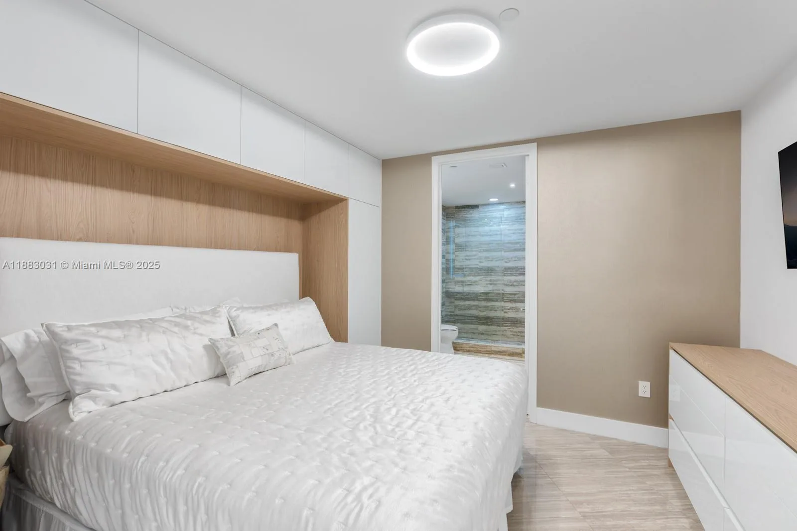 15811 Collins Ave # 2907, Sunny Isles Beach, FL 33160 photo 8