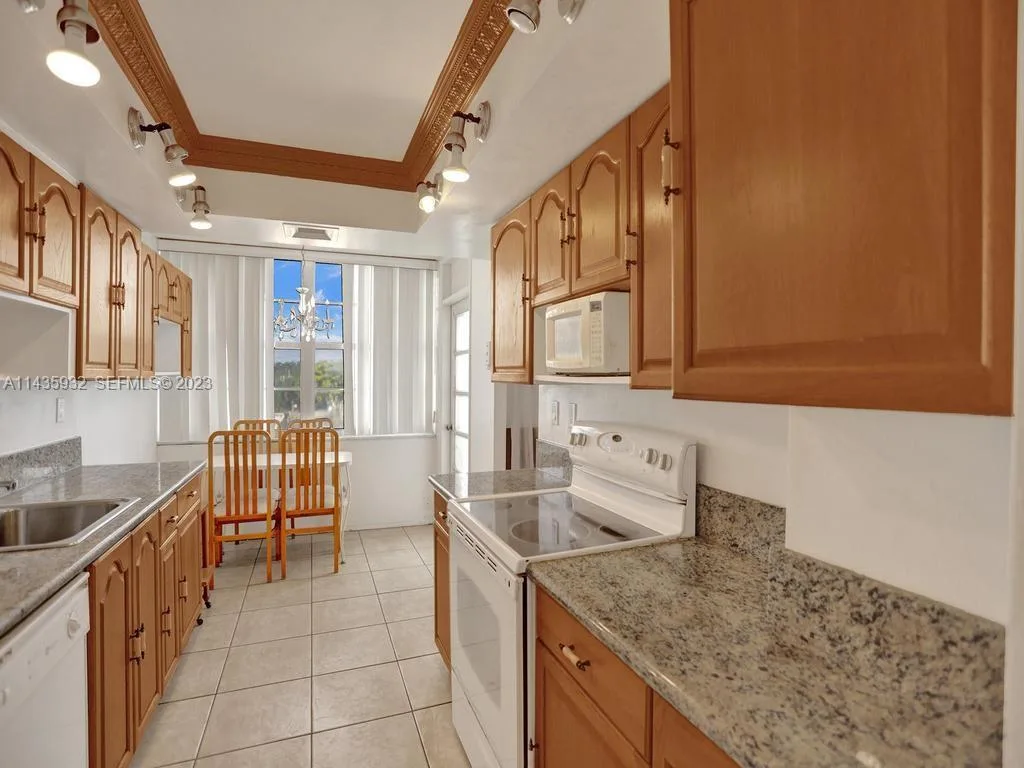 18051 Biscayne Blvd # 304, Aventura, FL 33160 photo 11
