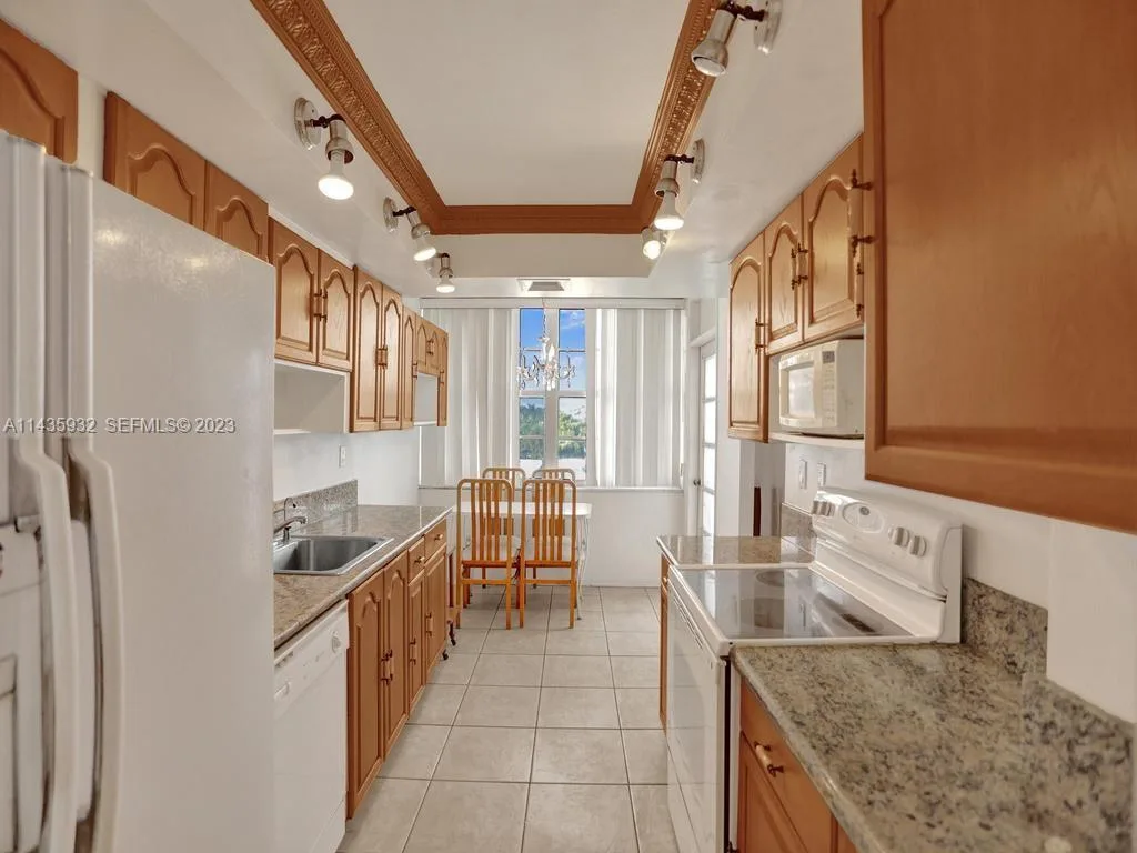 18051 Biscayne Blvd # 304, Aventura, FL 33160 photo 9