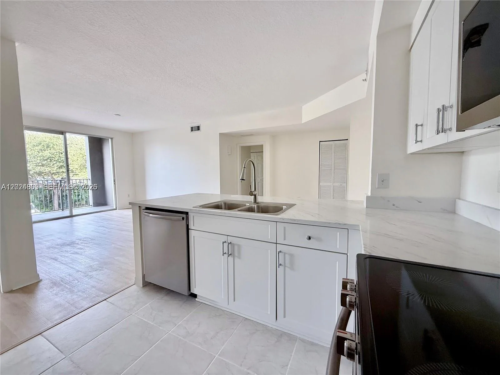6851 SW 44th St # 207, Miami, FL 33155