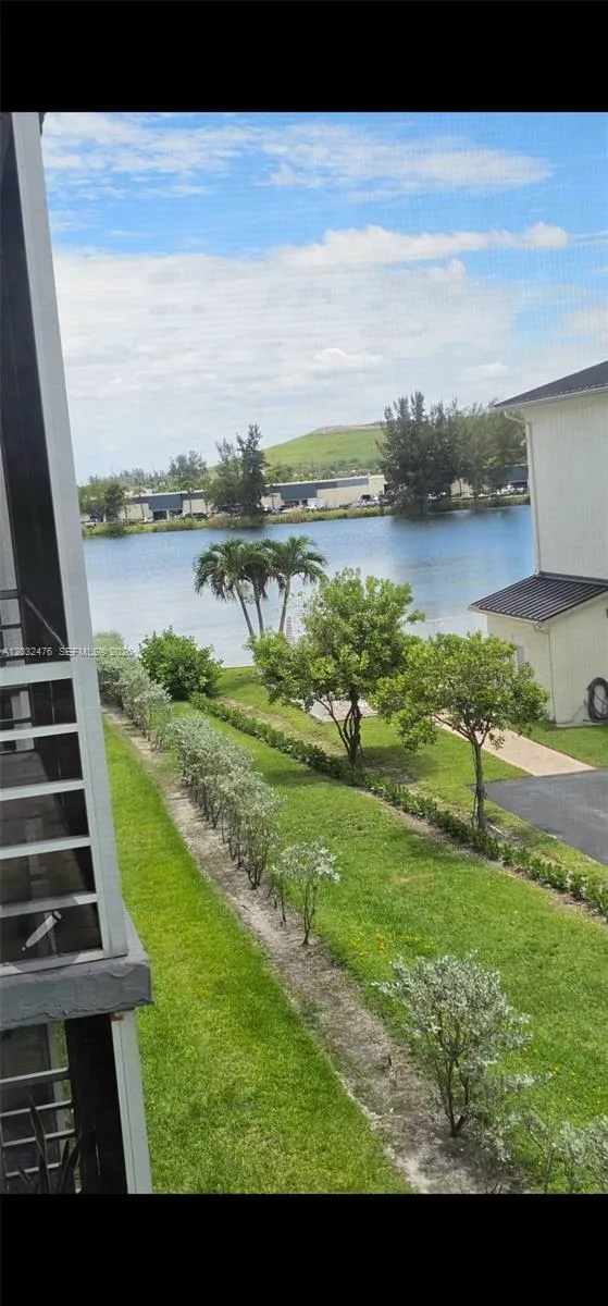 4311 Crystal Lake Dr # 321, Deerfield Beach, FL 33064