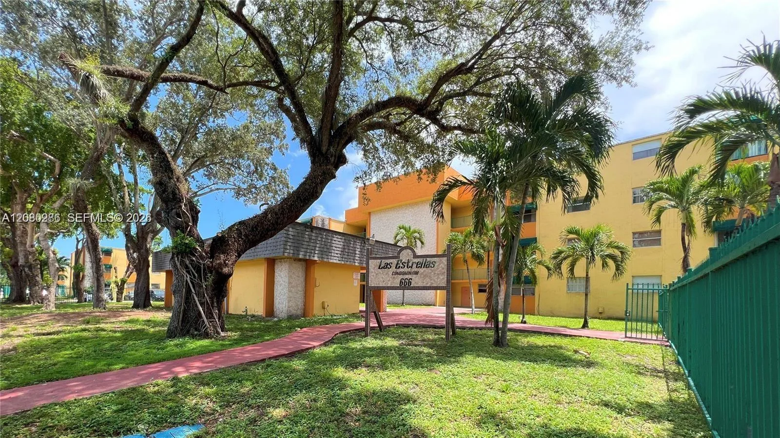 666 W 81st St # 303, Hialeah, FL 33014