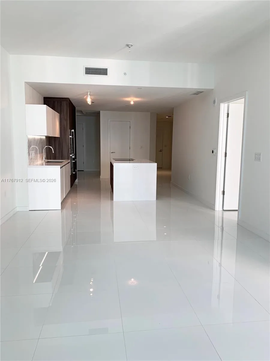 851 NE 1st Ave # 3905, Miami, FL 33132 photo 11