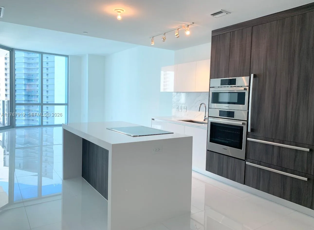 851 NE 1st Ave # 3905, Miami, FL 33132 photo 12